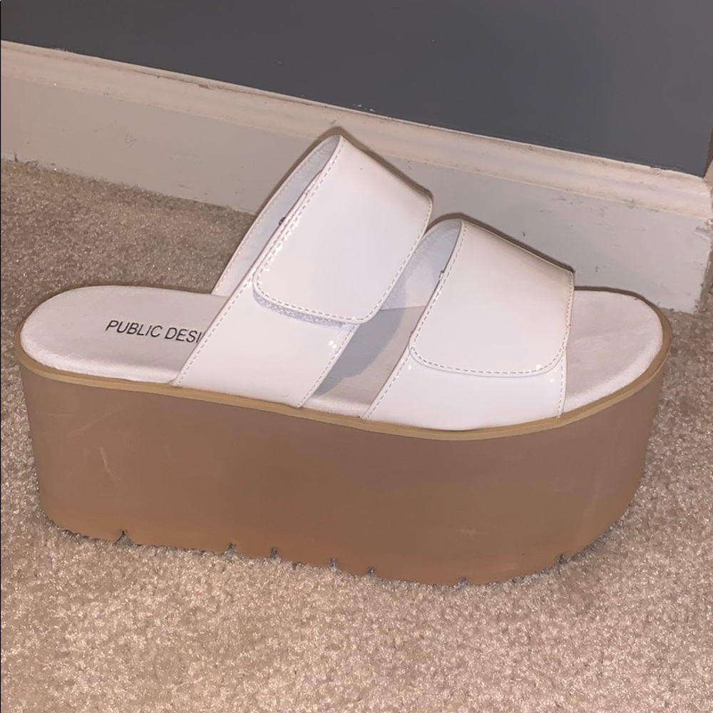Platform NEVER WORN sandals